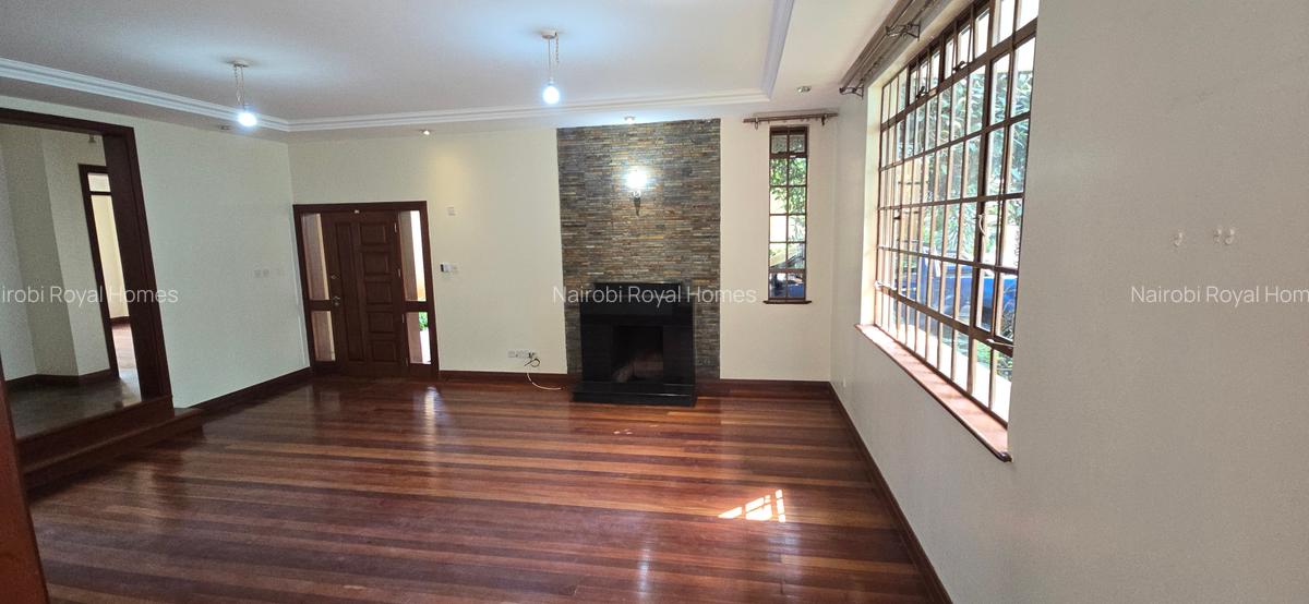 5 Bed Townhouse with En Suite at Lavington - 12
