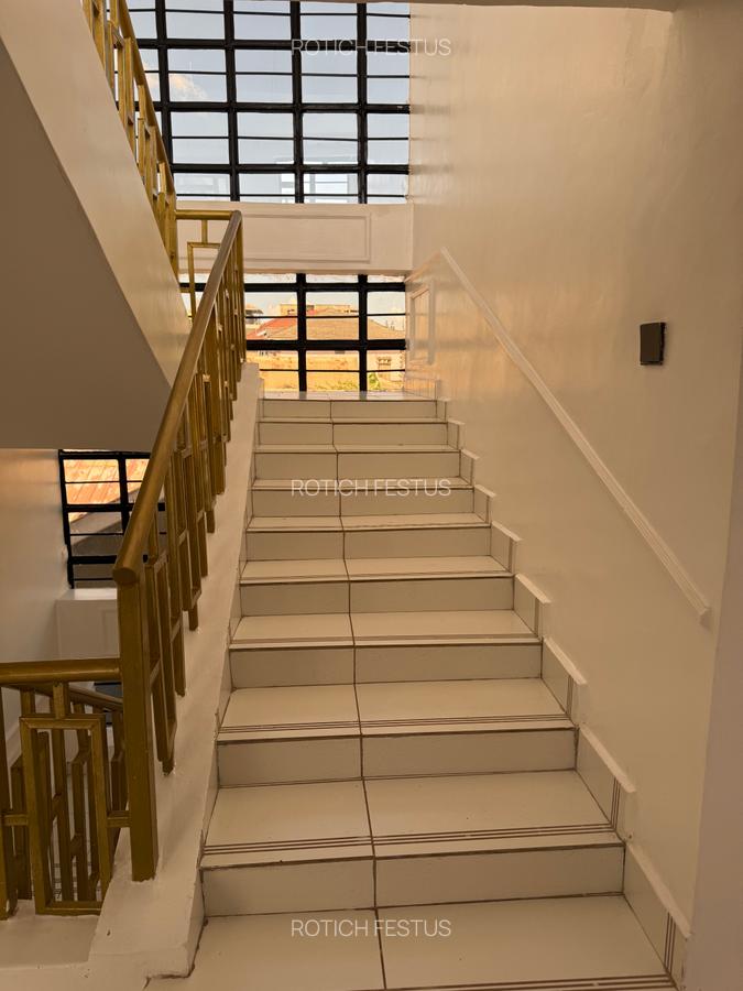 6 Bed House with En Suite at Membley - 16