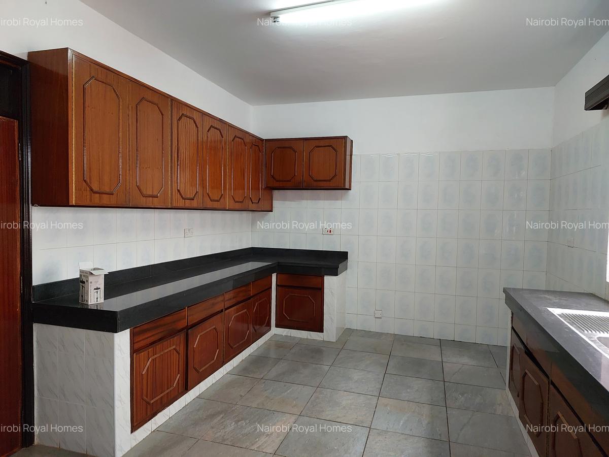 6 Bed Townhouse with En Suite at Algeyo 66 - 20