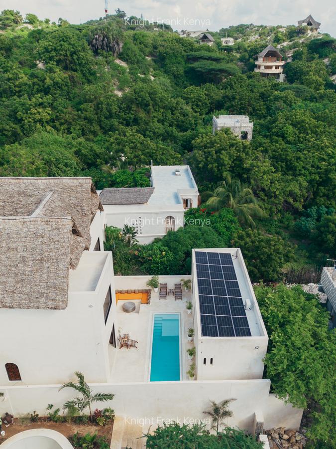 6 Bed House with Swimming Pool in Lamu - 17