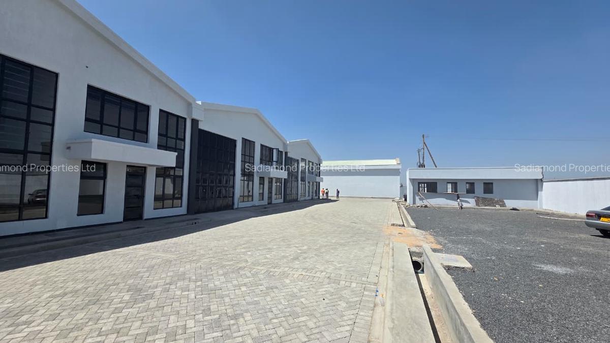 4,100 ft² Warehouse with Parking in Eastern ByPass - 2