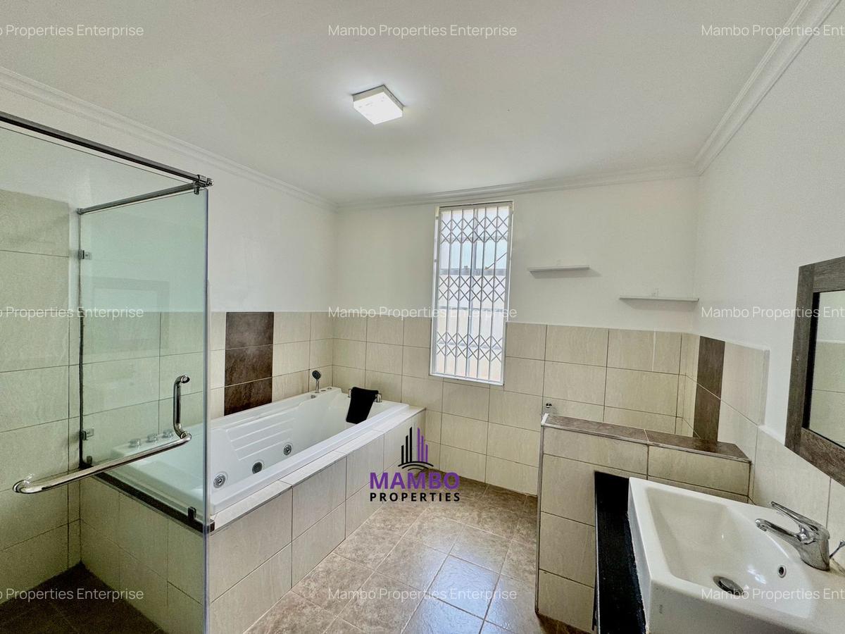 4 Bed Townhouse with En Suite at Westlands - 15