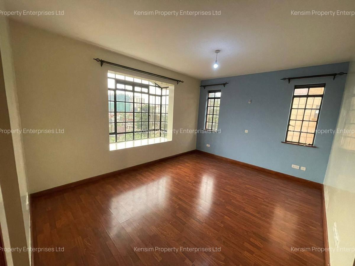 3 Bed Apartment with En Suite in Brookside - 5