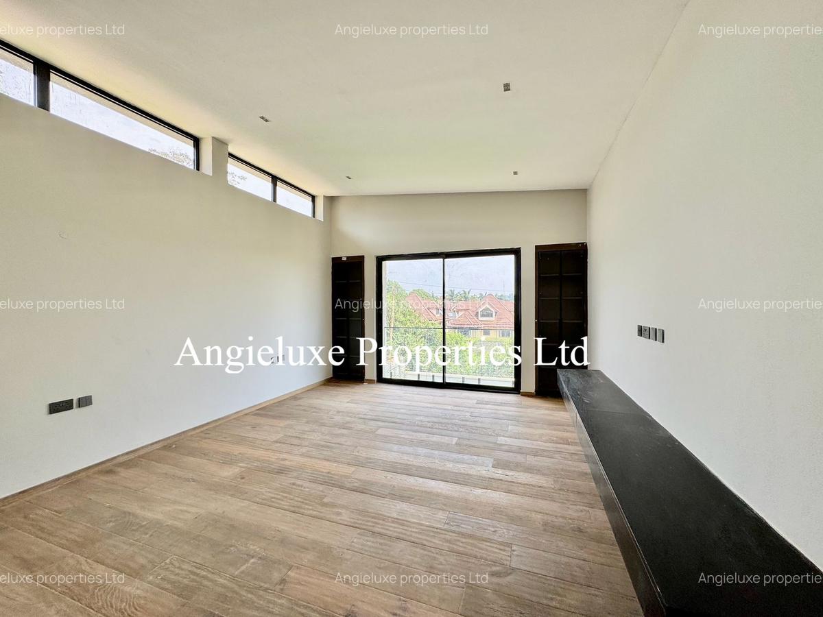 5 Bed Townhouse with En Suite at Runda - 16