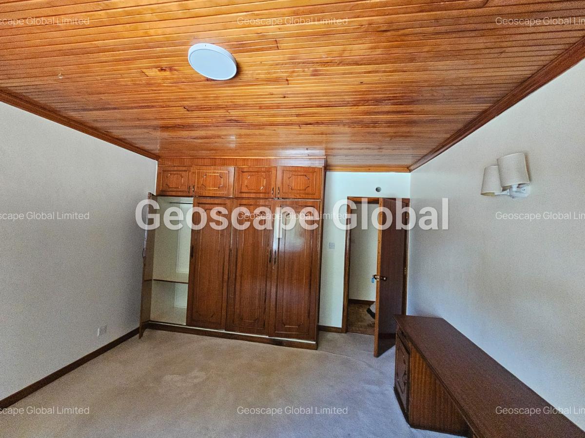 5 Bed House with En Suite in Nyari - 2