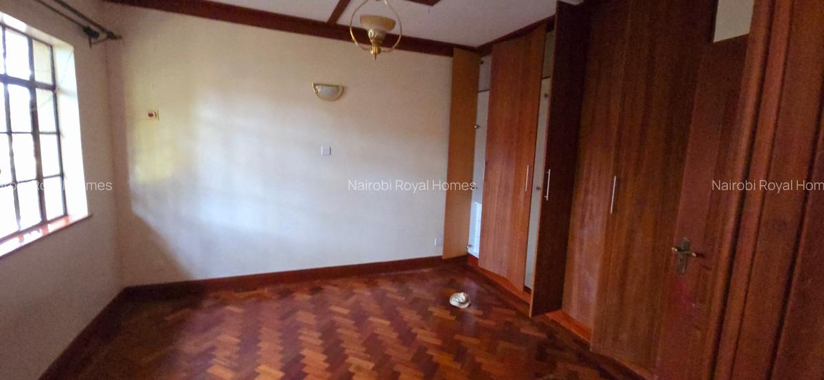4 Bed Townhouse with En Suite at Lavington Closet - 14