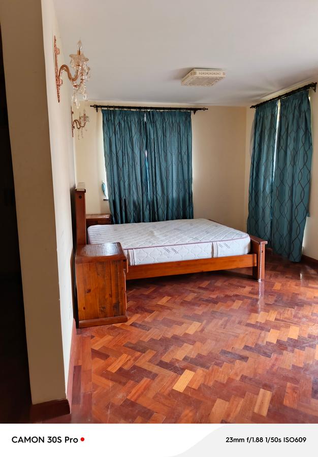 6 Bed Townhouse with En Suite at Lavington - 14