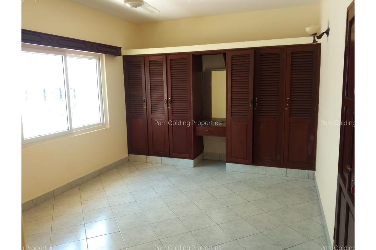 4 Bed Townhouse with En Suite in Nyali Area - 11