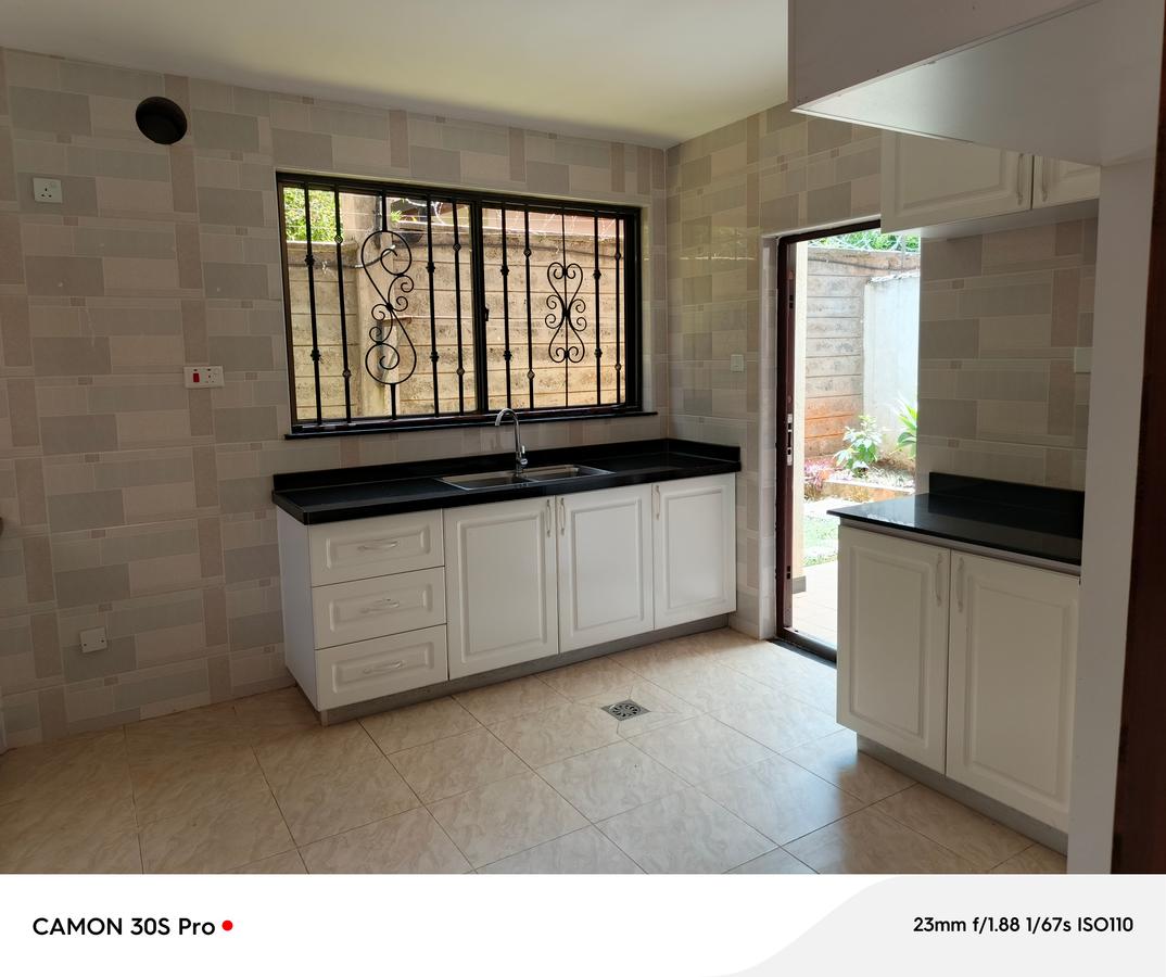 5 Bed Townhouse with En Suite at Lavington - 8