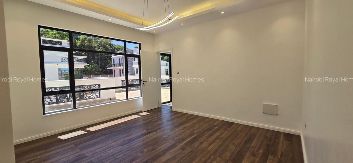 5 Bed Townhouse with En Suite at Lavington Green - 14