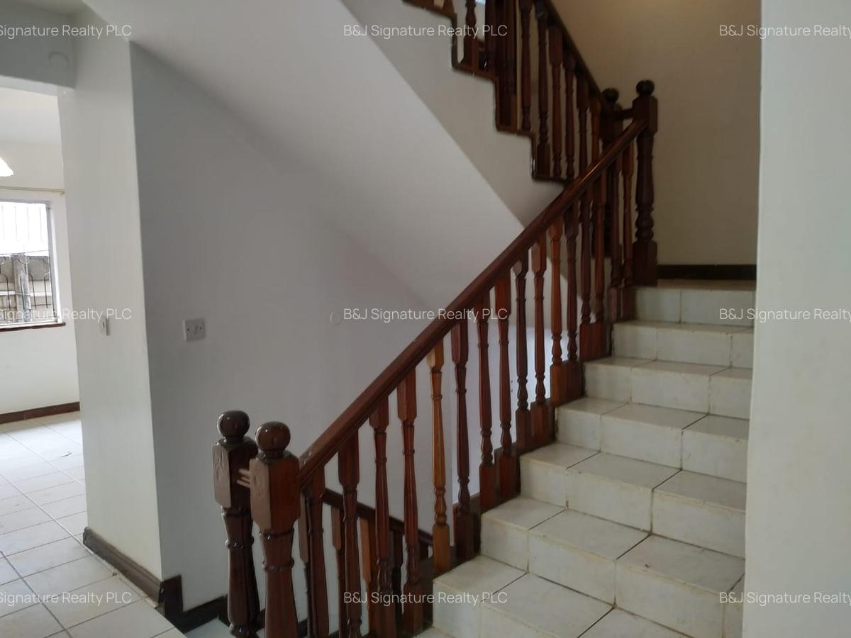 4 Bed Villa with En Suite in Spring Valley - 8