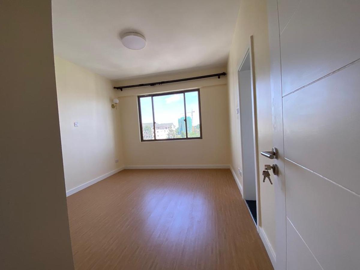 3 Bed Apartment with En Suite at Lavington - 17