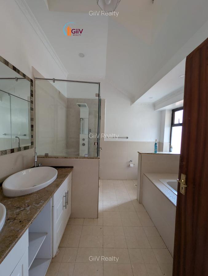 3 Bed Apartment with En Suite in Nyari - 19
