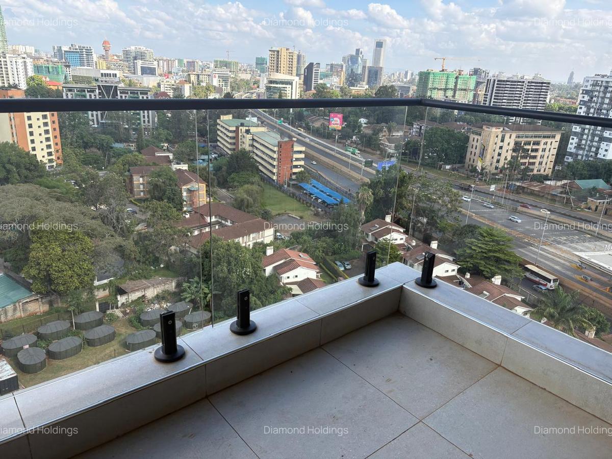 3 Bed Apartment with En Suite at Brookside - 5