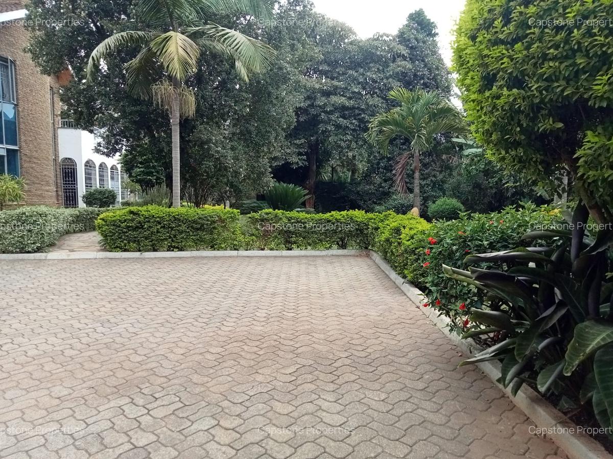 5 Bed House with En Suite in Runda - 18