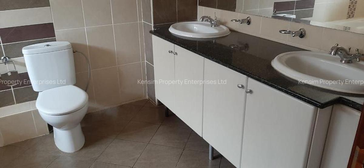 4 Bed Townhouse with En Suite in Spring Valley - 15