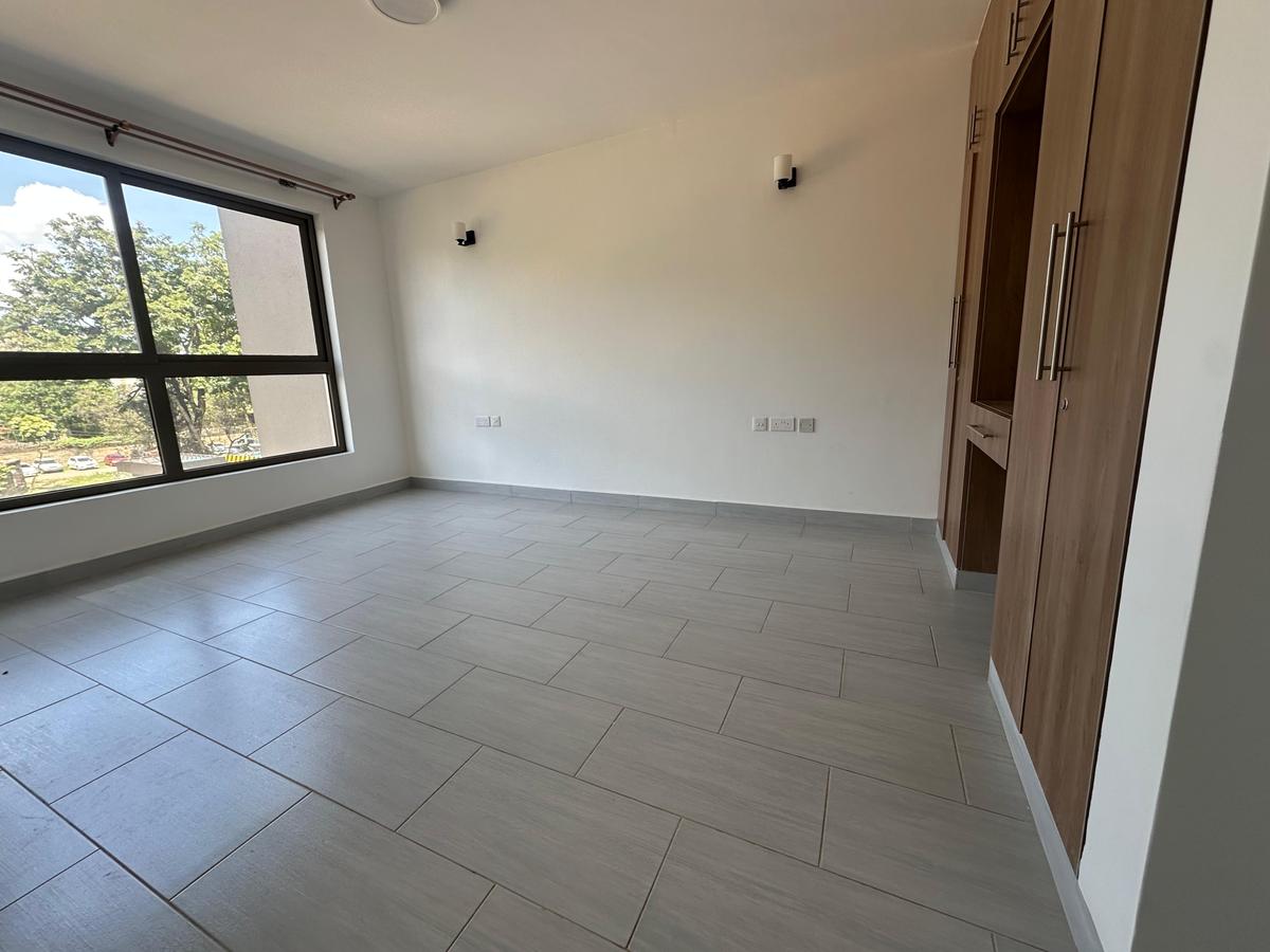 3 Bed Apartment with En Suite at Lavington - 8