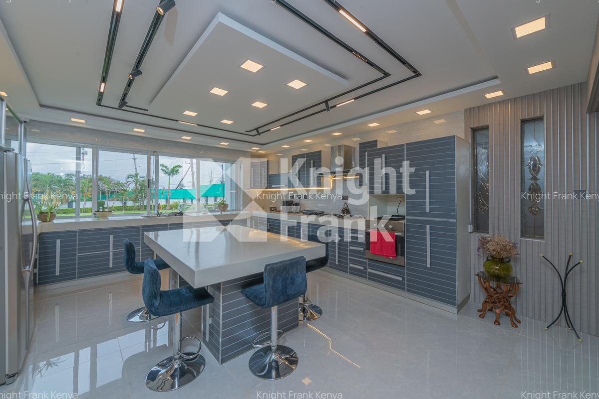 7 Bed House with En Suite at Un Crescent - 9