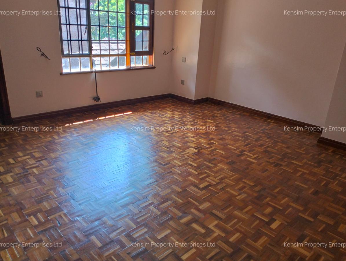 4 Bed Townhouse with En Suite in Spring Valley - 15