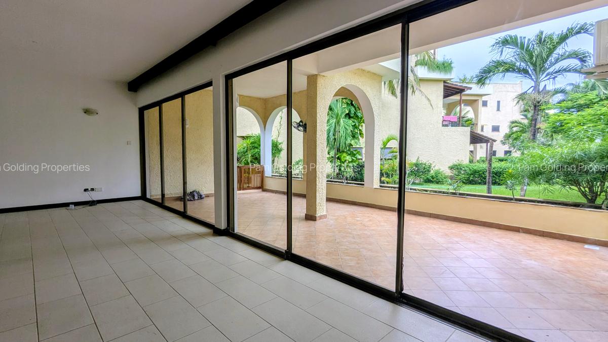3 Bed Apartment with En Suite at Greenwood Drive - 1