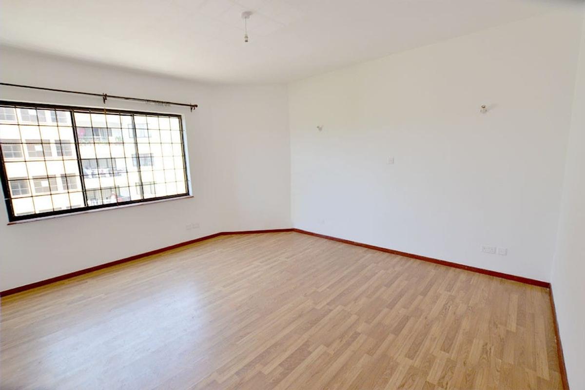 3 Bed Apartment with En Suite at Riverside Drive - 15