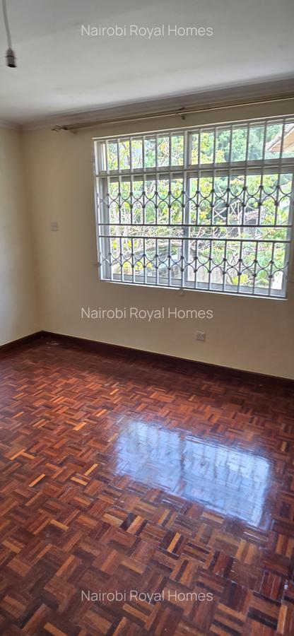 5 Bed Townhouse with En Suite at Lavington Green - 10