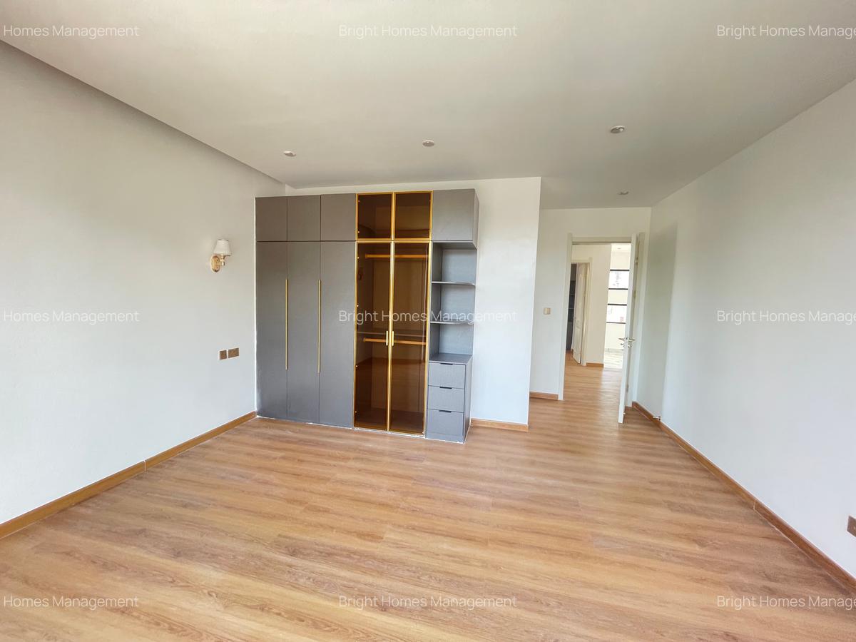 5 Bed Townhouse with En Suite in Lavington - 12