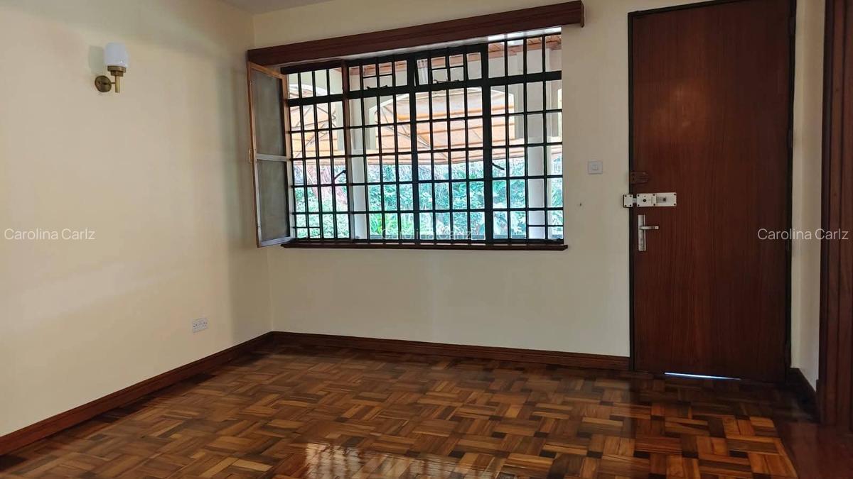 5 Bed House with En Suite in Nyari - 11