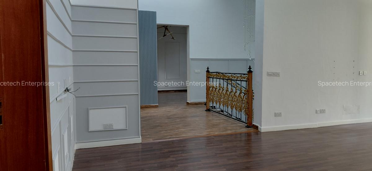 5 Bed House with En Suite in Runda - 14