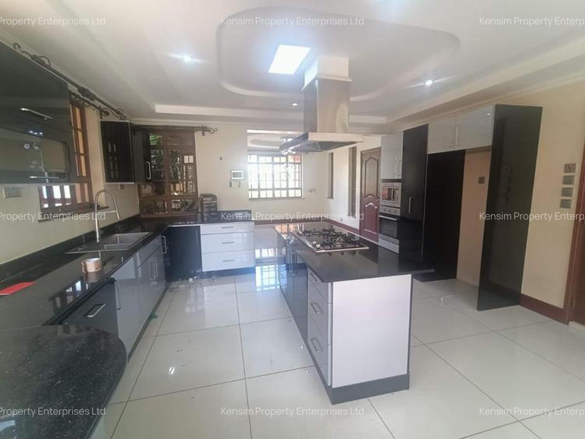 5 Bed House with En Suite in Runda - 2