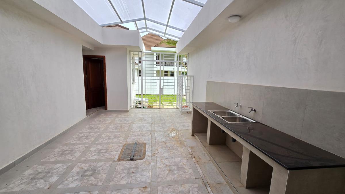 4 Bed House with En Suite in Karen - 8