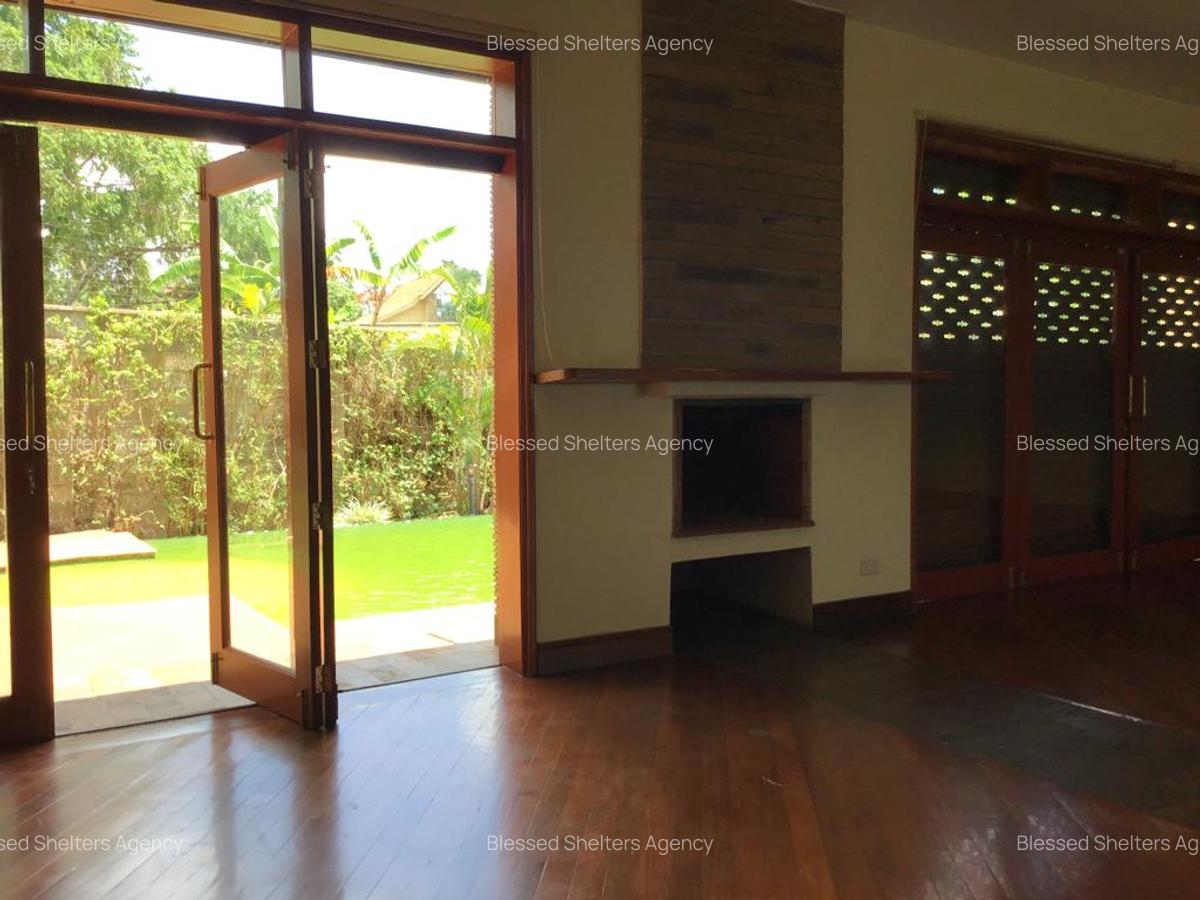 4 Bed House with En Suite in Runda - 3