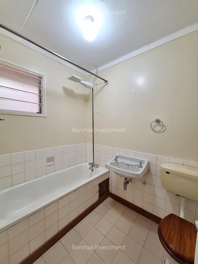 4 Bed House with En Suite at Loresho Crescent - 19