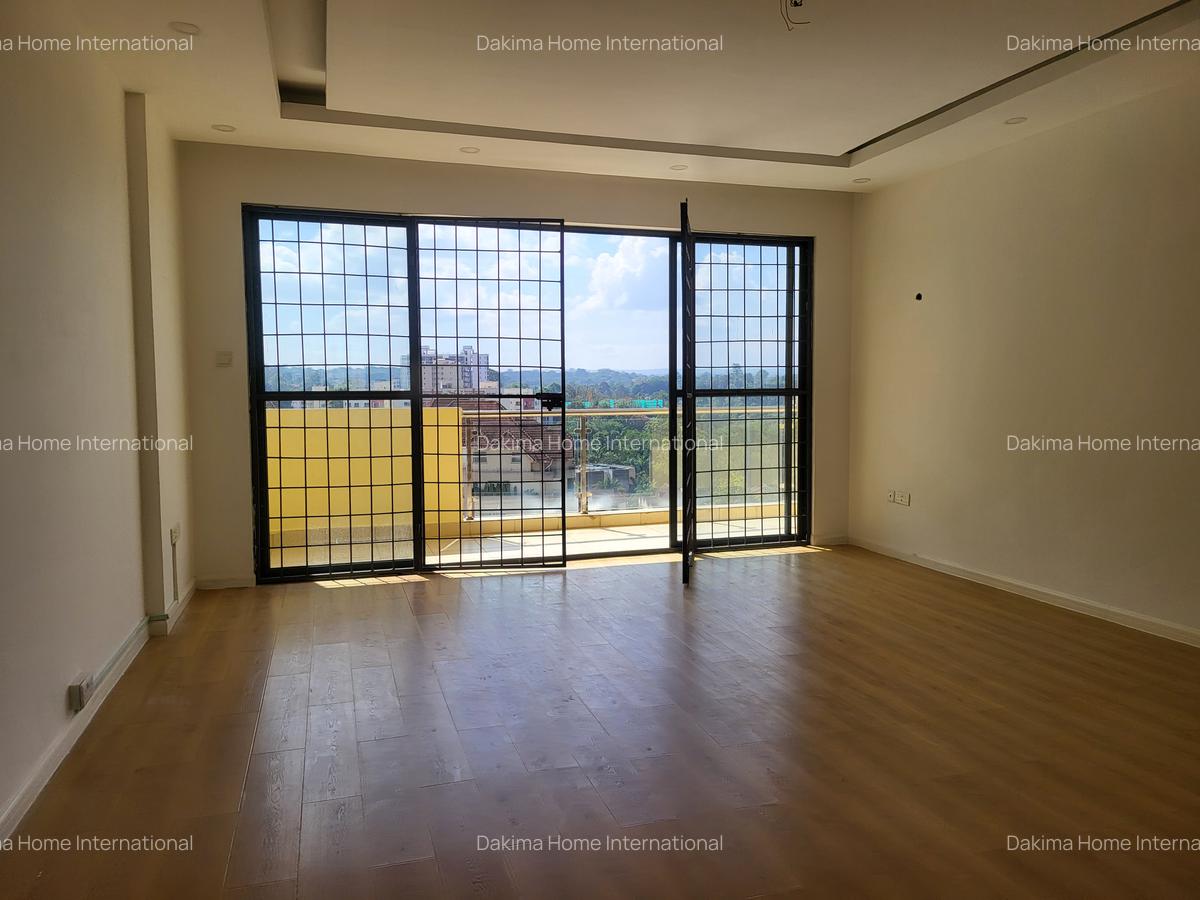 3 Bed Apartment with En Suite in Brookside - 5