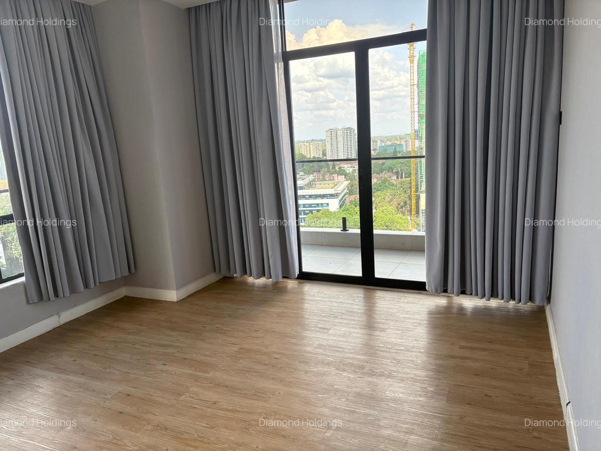 3 Bed Apartment with En Suite at Brookside - 7