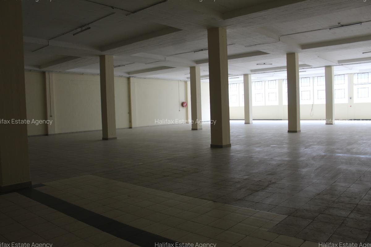 Commercial Property with Parking in Industrial Area - 4