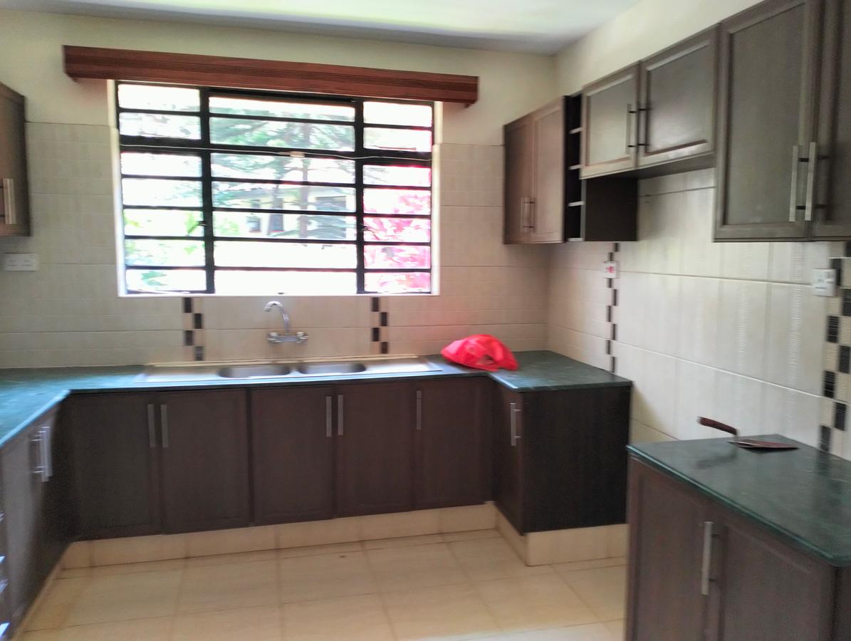 5 Bed Townhouse with En Suite in Nyari - 5