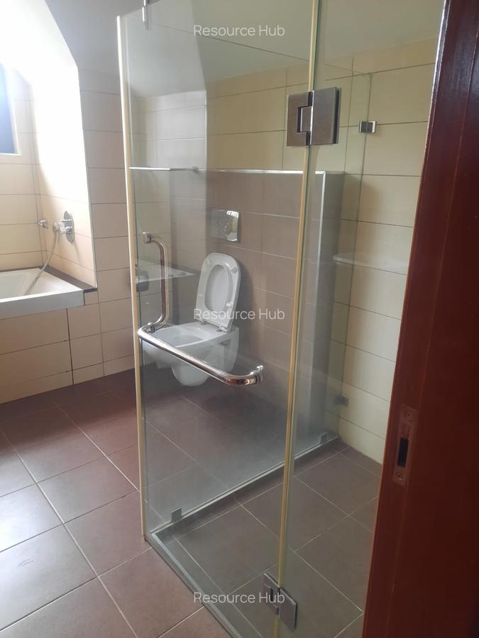 5 Bed House with En Suite at Lavington - 7