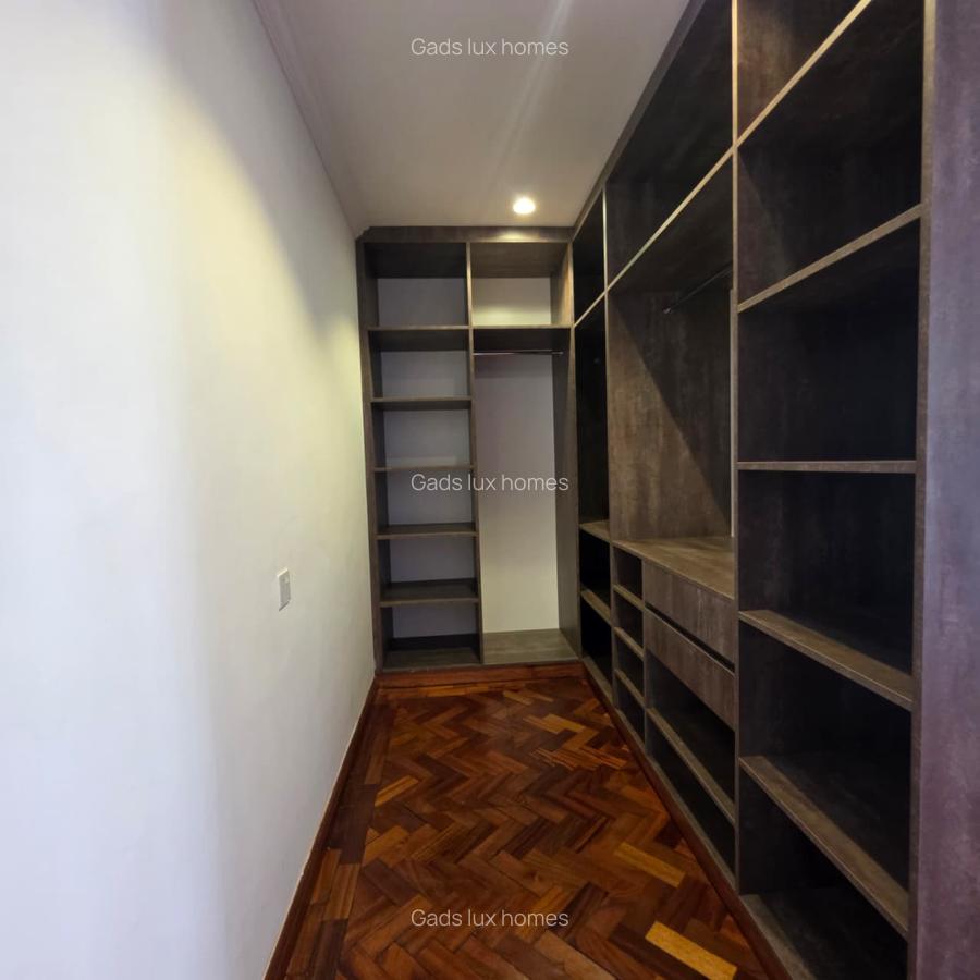 5 Bed Townhouse with En Suite at Lavington - 11