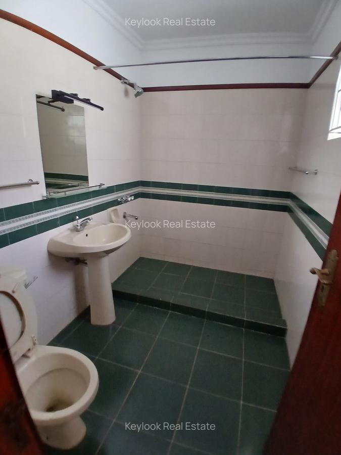 4 Bed Townhouse with En Suite at Lavington - 7