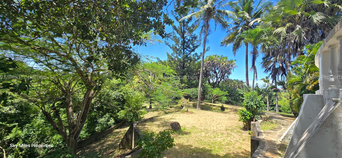 6 Bed Villa with En Suite at Aloo Drive Residence - 20