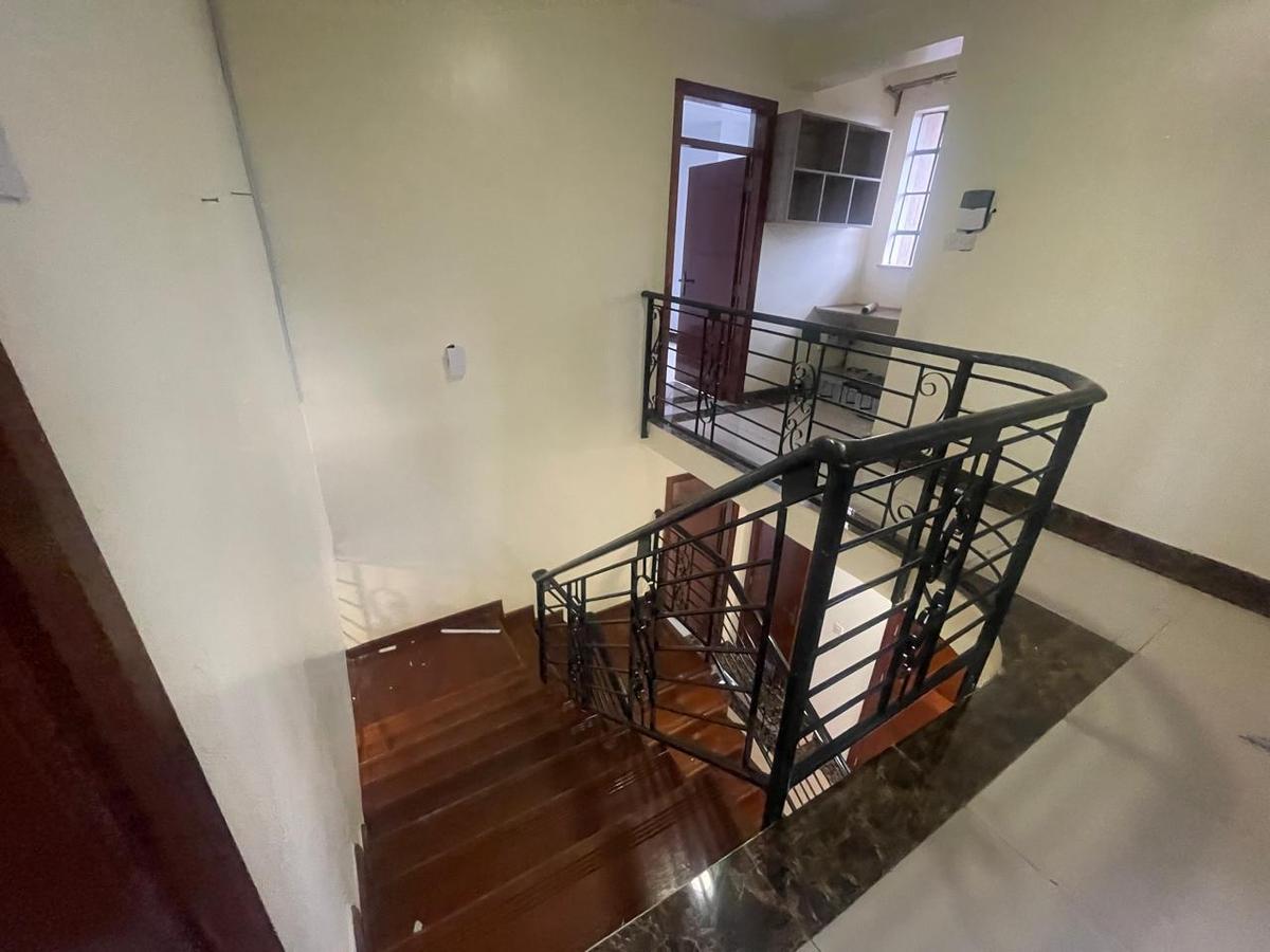 6 Bed Townhouse with En Suite at Kirawa Road - 4