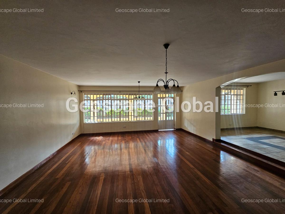 4 Bed House with En Suite in Rosslyn - 14