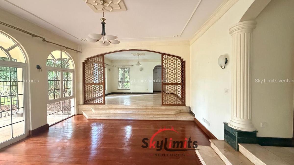 4 Bed House with En Suite in Hill View - 6