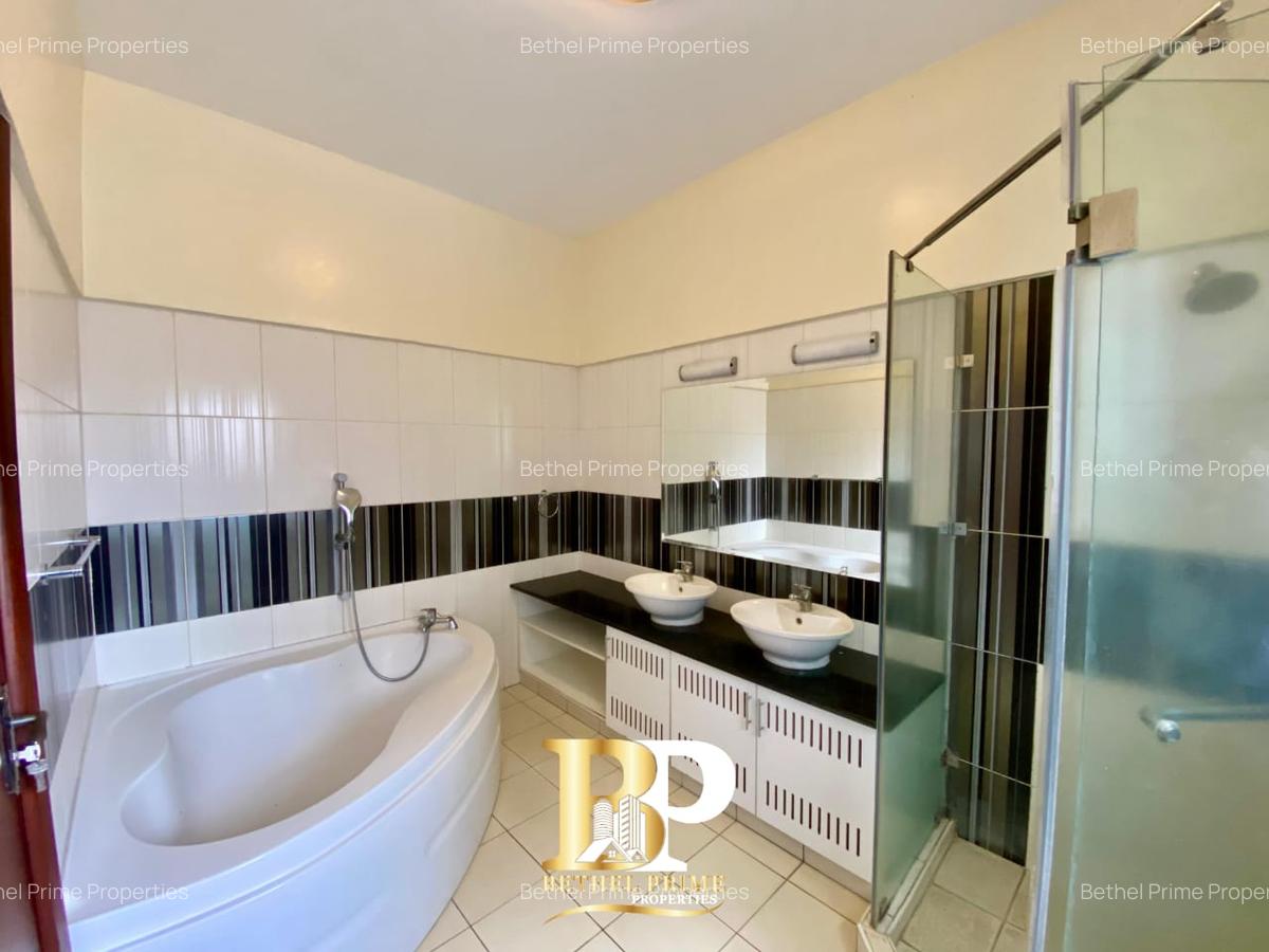 4 Bed Apartment with En Suite in Brookside - 8