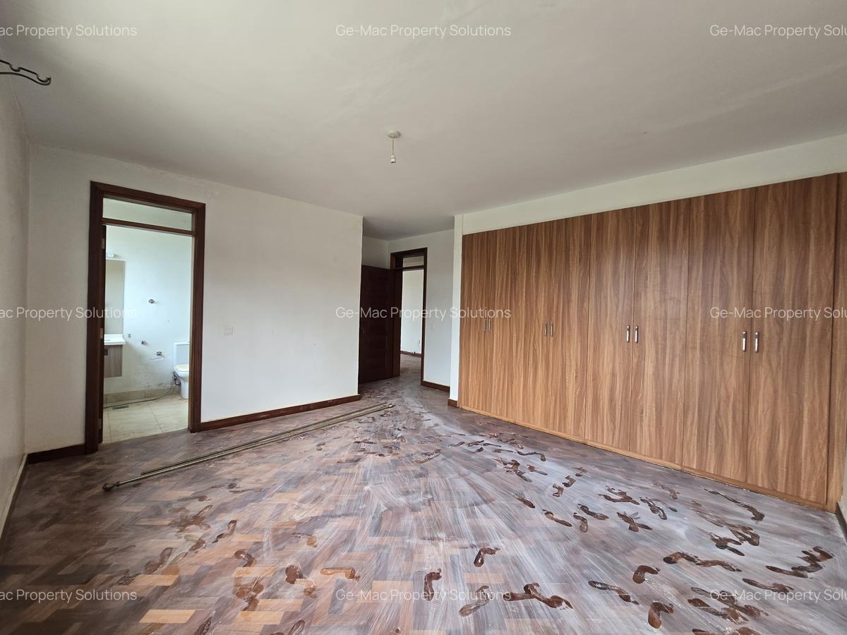 5 Bed Townhouse with En Suite in Lavington - 18