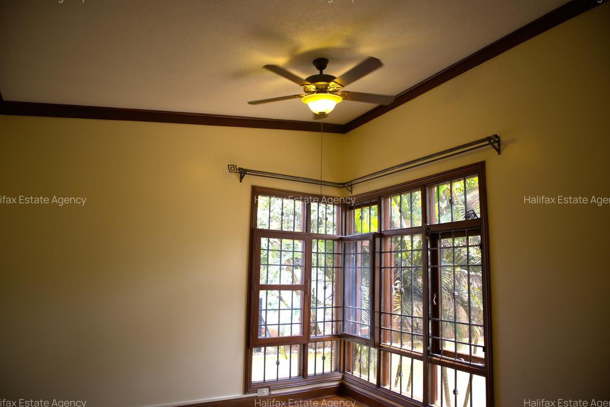 3 Bed Townhouse with En Suite in Hill View - 17