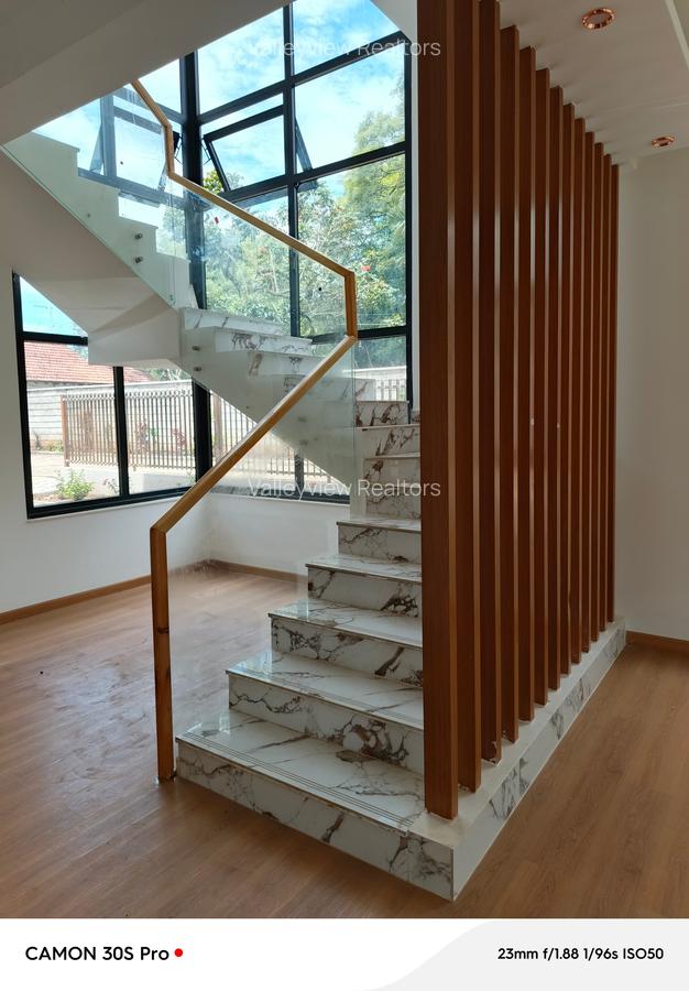 5 Bed Townhouse with En Suite at Lavington - 6