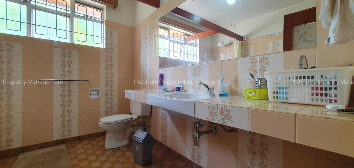 4 Bed House with En Suite at Church Rd - 12