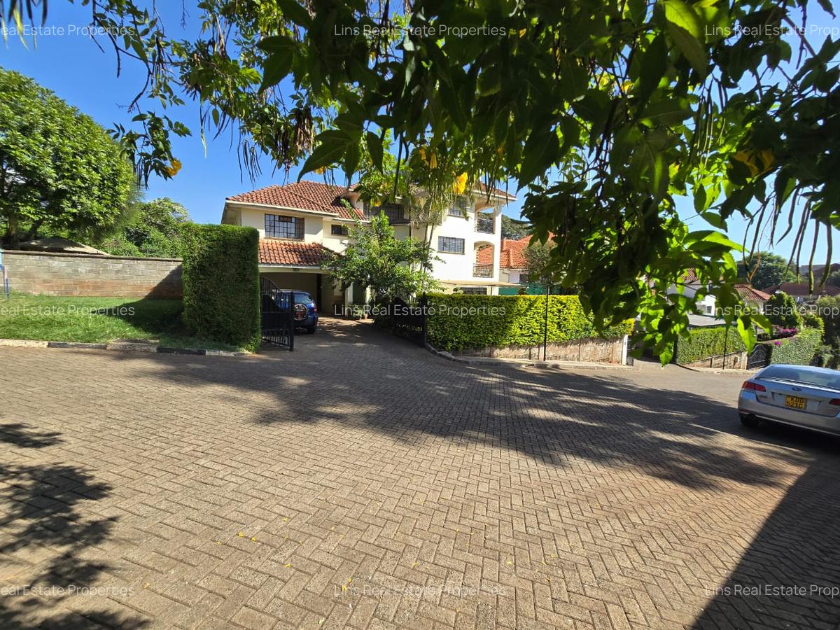 4 Bed Townhouse with En Suite in Spring Valley - 2